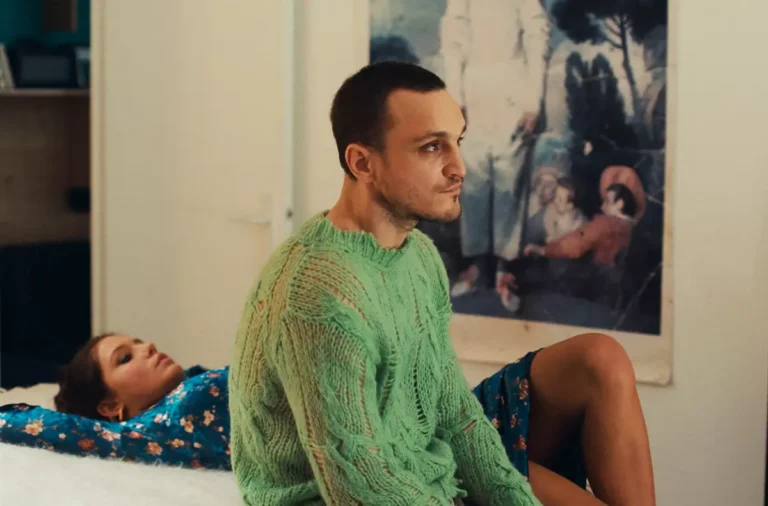 Knitwear Gives It Away: On Passages and the Economics of Wanting Too Much